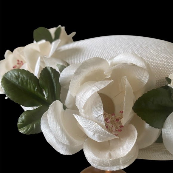 Gorgeous Vintage Hat With Faux Flowers ~ Excellent Condition! - Picture 2 of 5